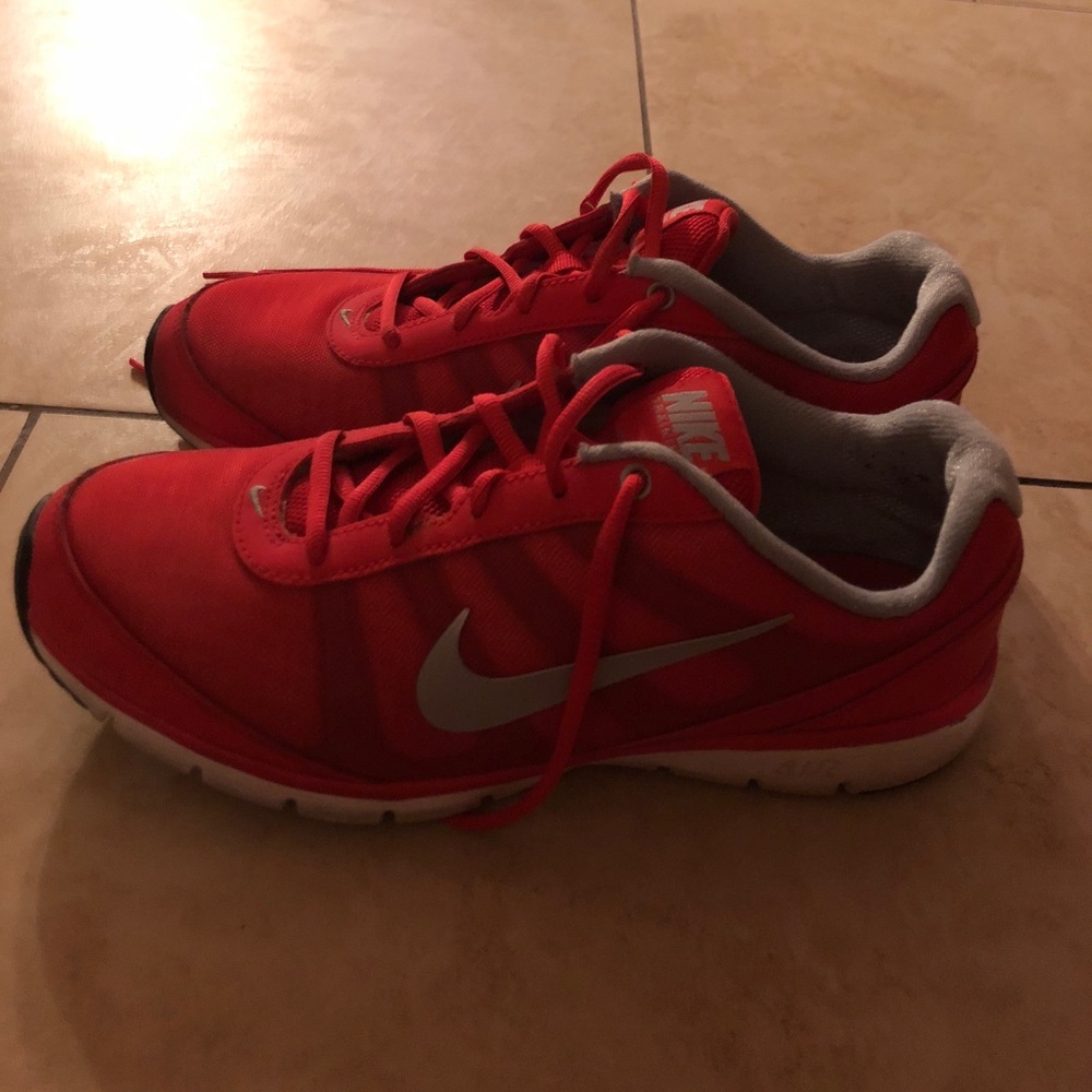 Red nike shoes ❤️