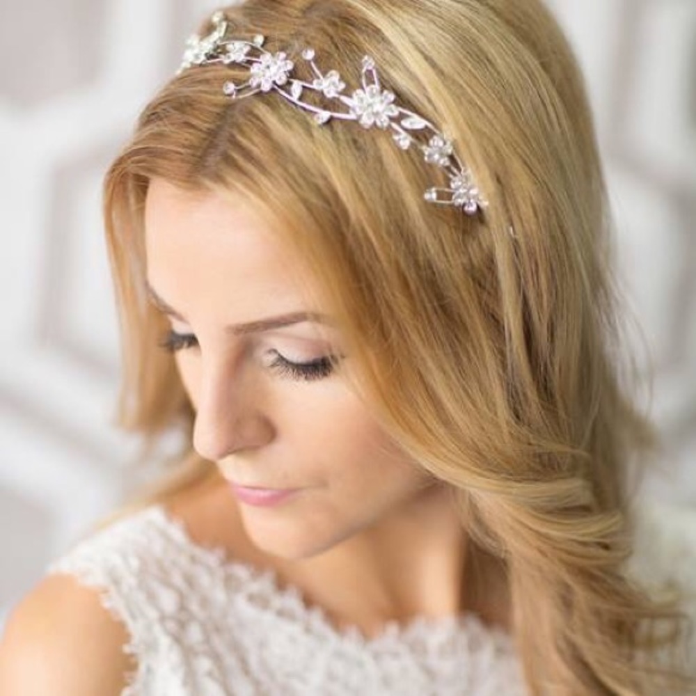 Brand new silver rhinestone flower headband