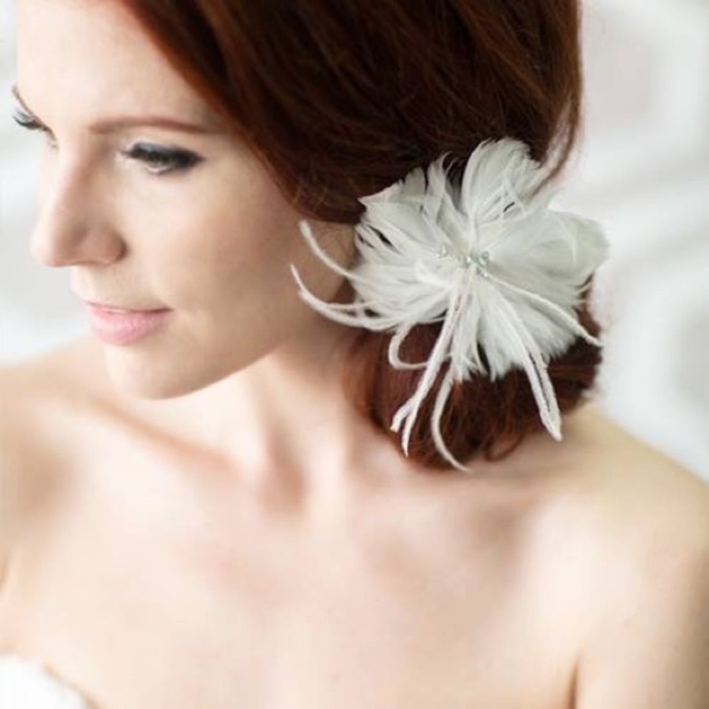 Feather flower hair accessory