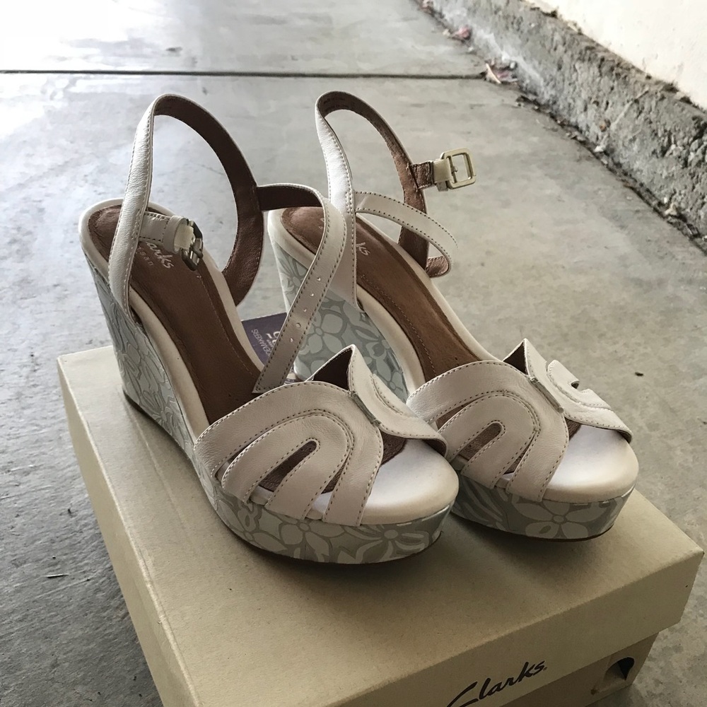 Amelia White New wedge Sandals