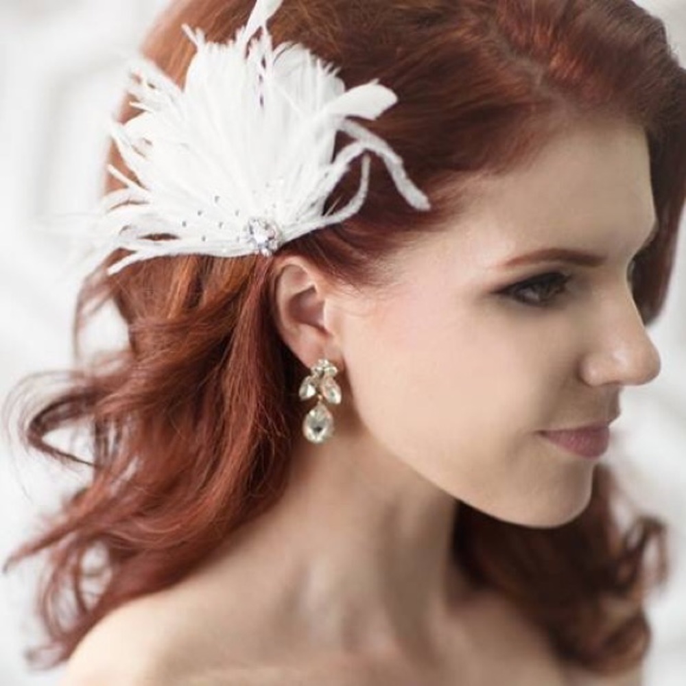 Brand new feAther hair accessory