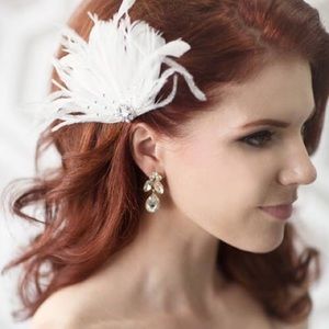 Brand new feAther hair accessory