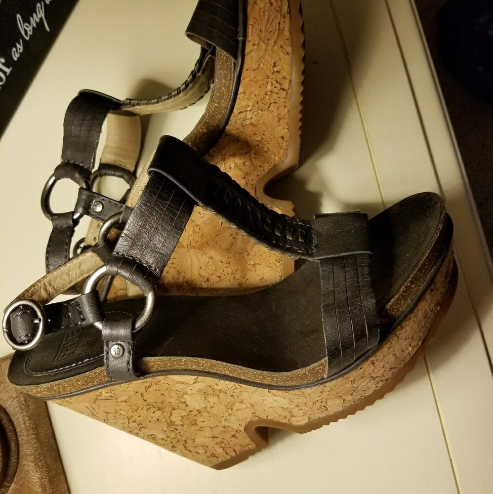 Frye wedges