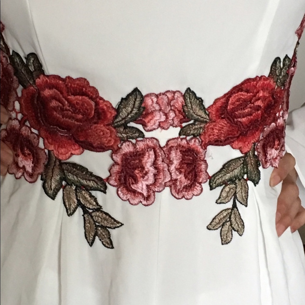 Beautiful rose patch romper medium - Picture 4 of 4