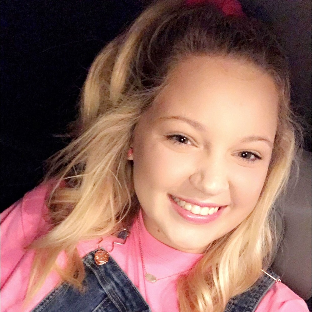 Meet your Posher, Emily