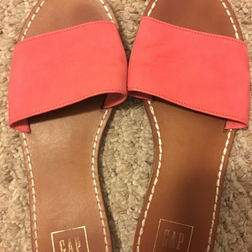 GAP pink sandals