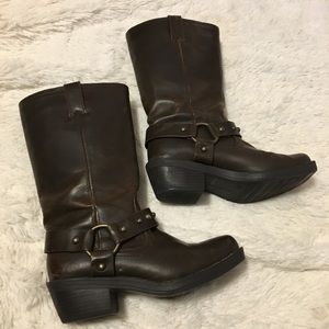 Brown boots with buckle