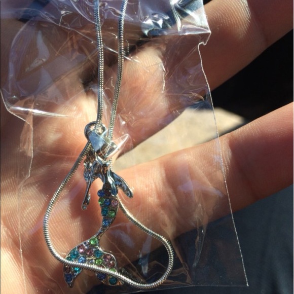 (R1) Multicolored Mermaid Necklace - Picture 2 of 2