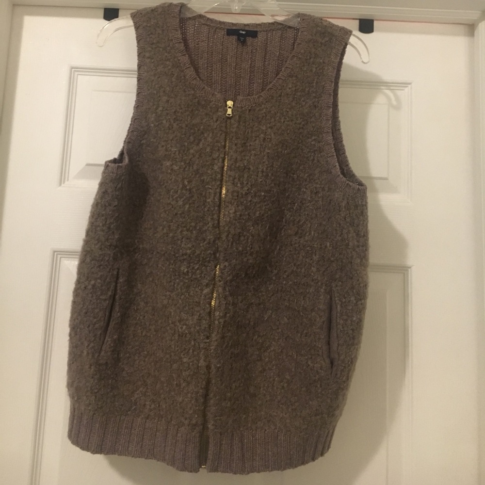 Sweater vest