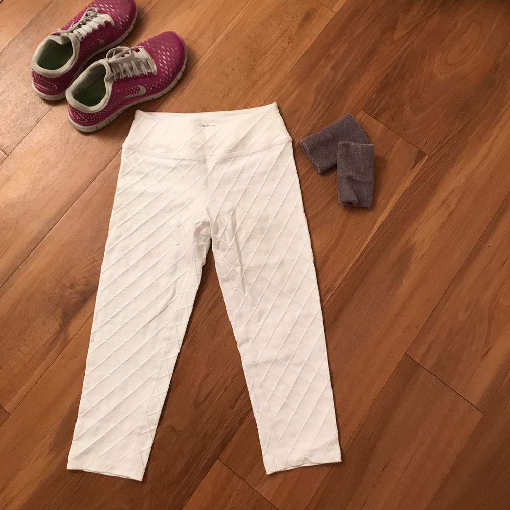 NWOT beyond Yoga cropped leggings