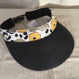 NWT Vera Bradly Dogwood Visor NWT 🌻