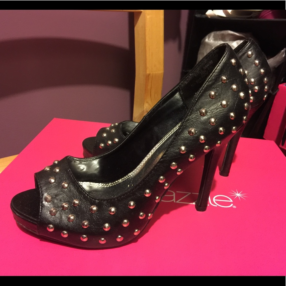 Black Pump Shoes (Brand New)