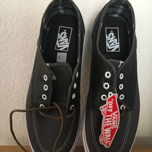 Van's skateboard off the wall Canvas Men's Shoes.