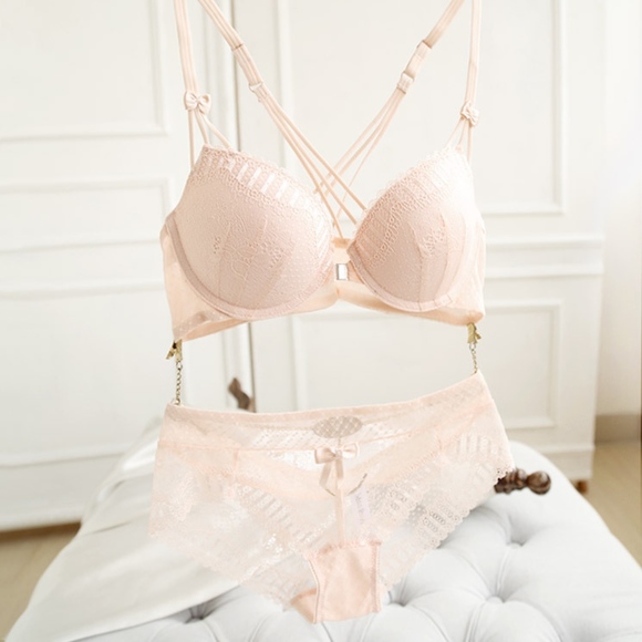 Bra - Lingerie - Picture 1 of 3