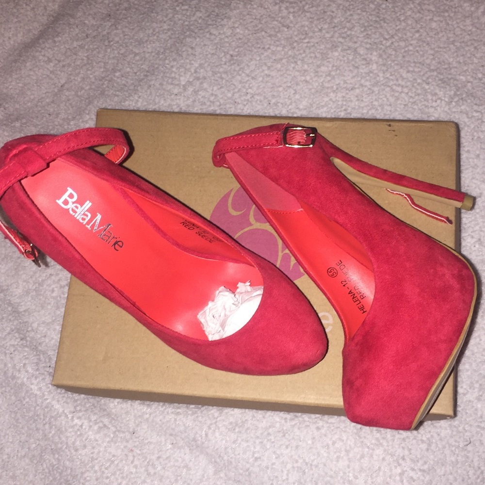 Sexy red heels 👠