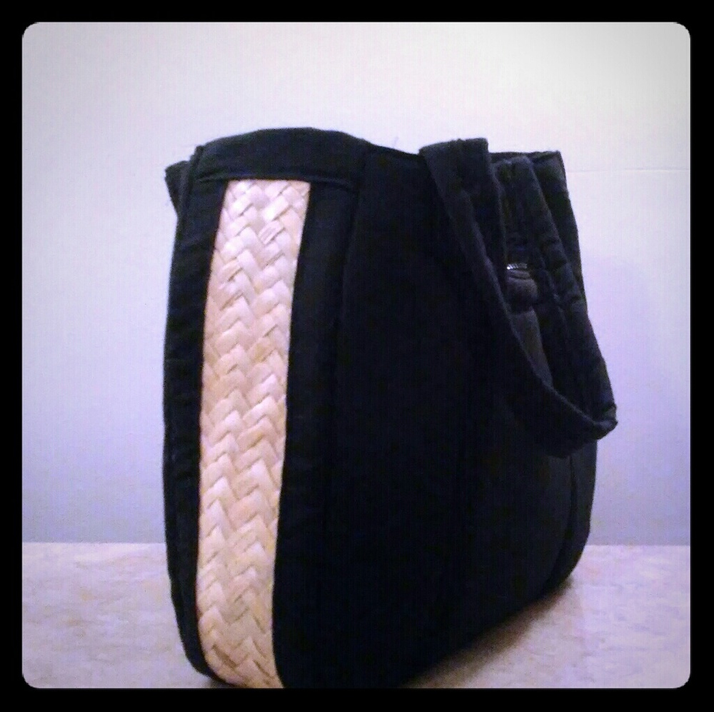 Black cloth tote with banana fibre siding