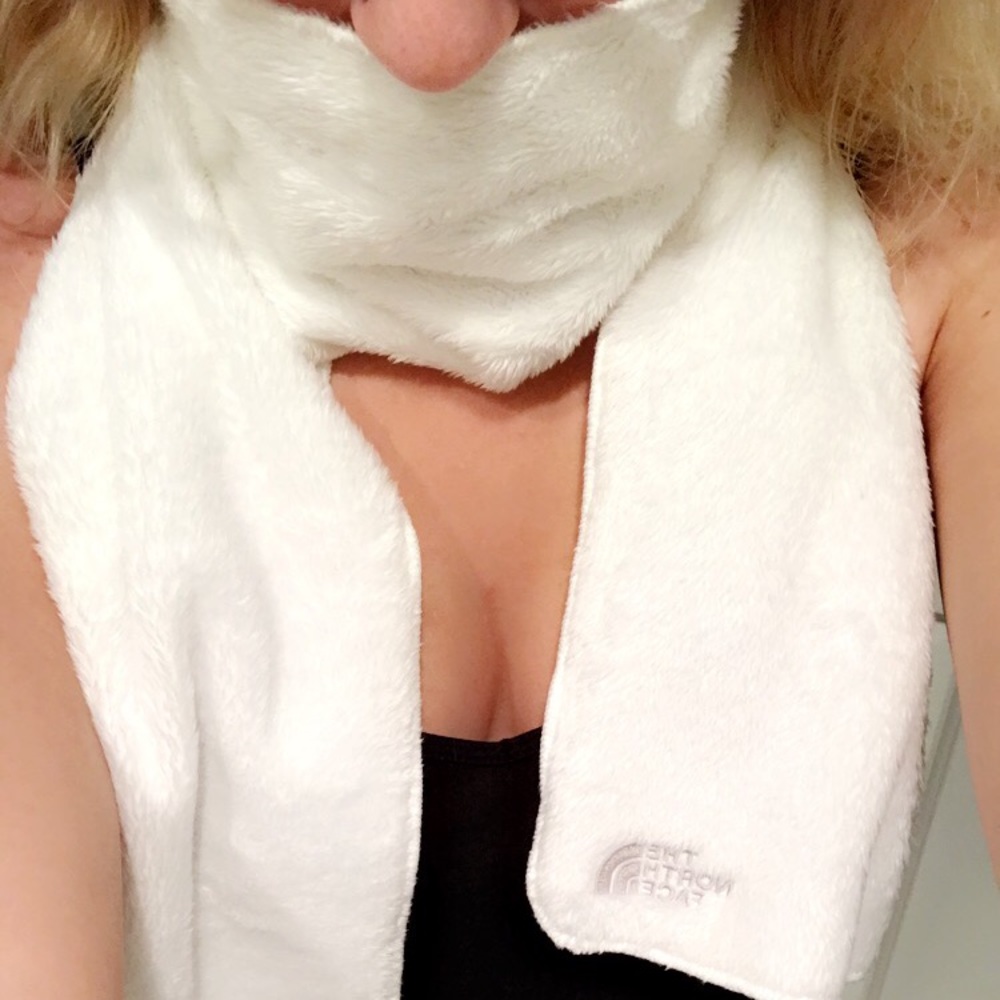 White Fleece North Face Scarf