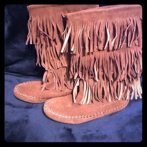 Size 6 moccasin boots