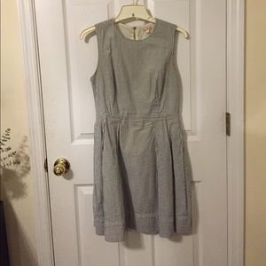 GAP Sear sucker fit and flare dress with pockets !