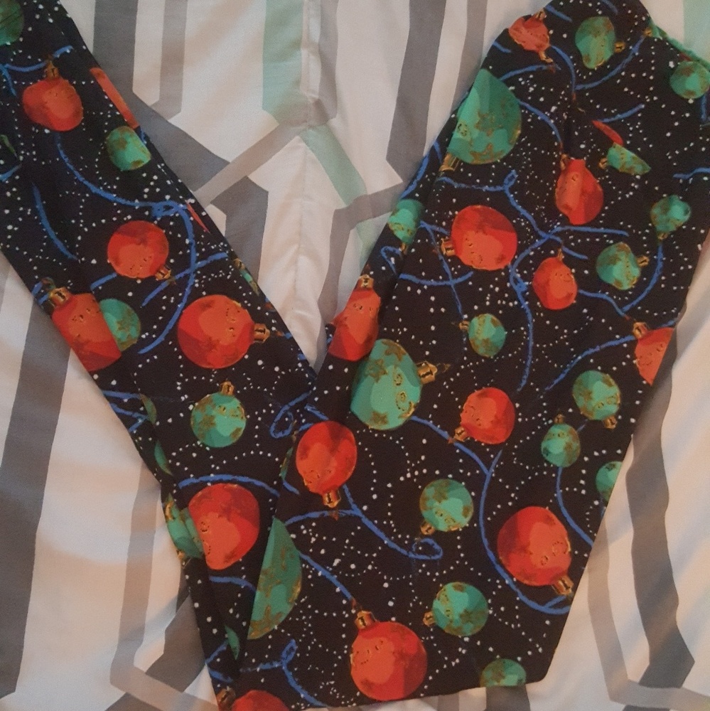 OS Christmas Lularoe Leggings