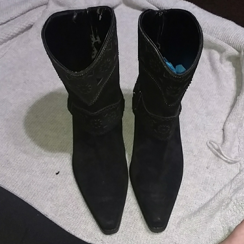 Me too western suede ankle boots