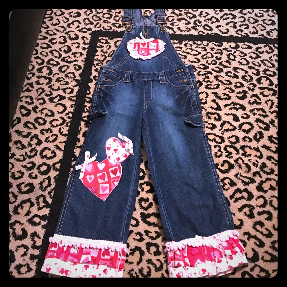 Overalls valentine themed size 5