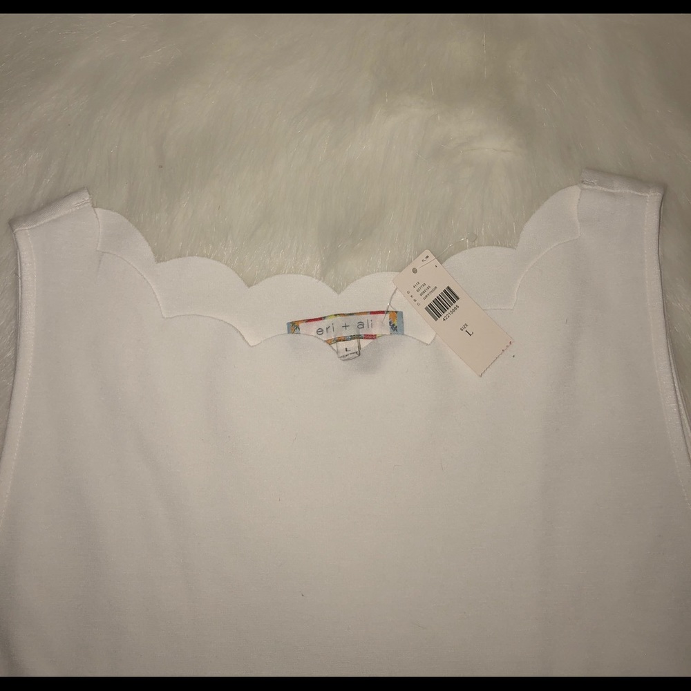 Anthropologie Eri & Ali scalloped Top - Picture 3 of 3