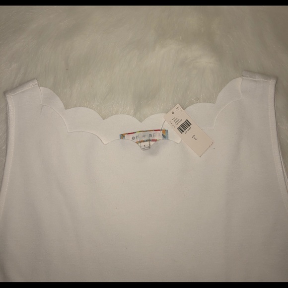 Anthropologie Eri & Ali scalloped Top - Picture 3 of 3