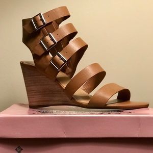 Tan Crown Vintage Serena Wedges
