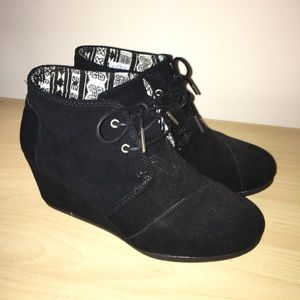 TOMS desert botas booties black suede