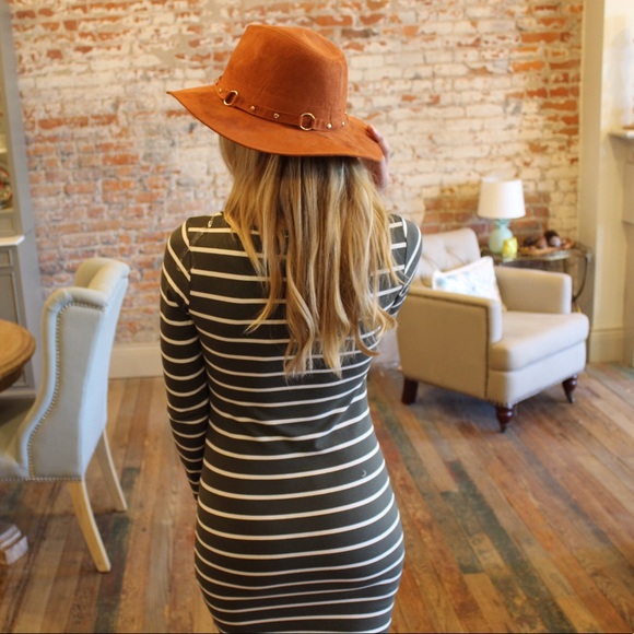 ✨LAST ONE✨Olive striped long sleeve bodycon - Picture 4 of 4