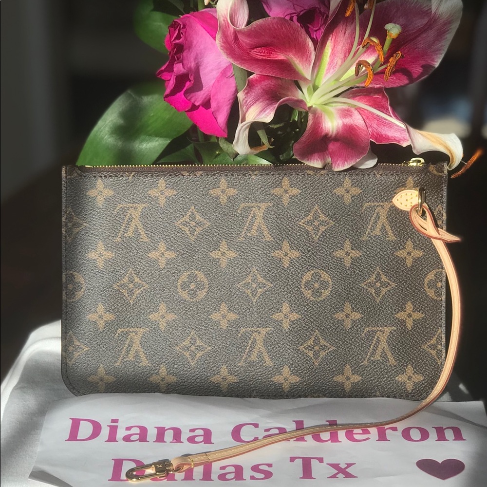 (SOLD)brand new Louis Vuitton neverfull pouch mm
