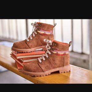 Toms summit boots