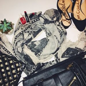 New York City Scarf - Black and White