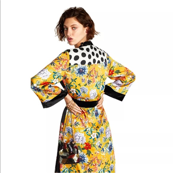 Foxy 5🌟Fave Black Yellow Floral Dot Kimono Duster - Picture 3 of 6