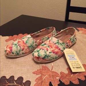 New Toms Size 9