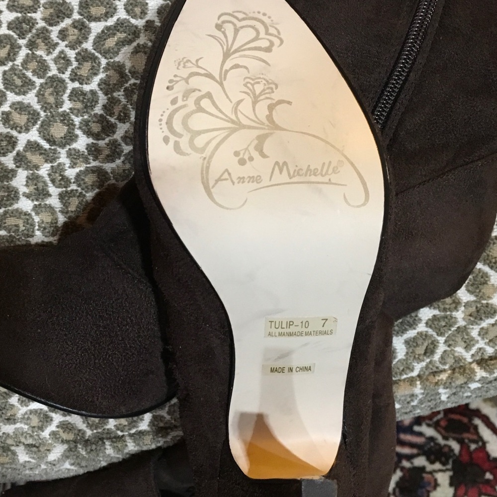 Boots - Picture 3 of 4