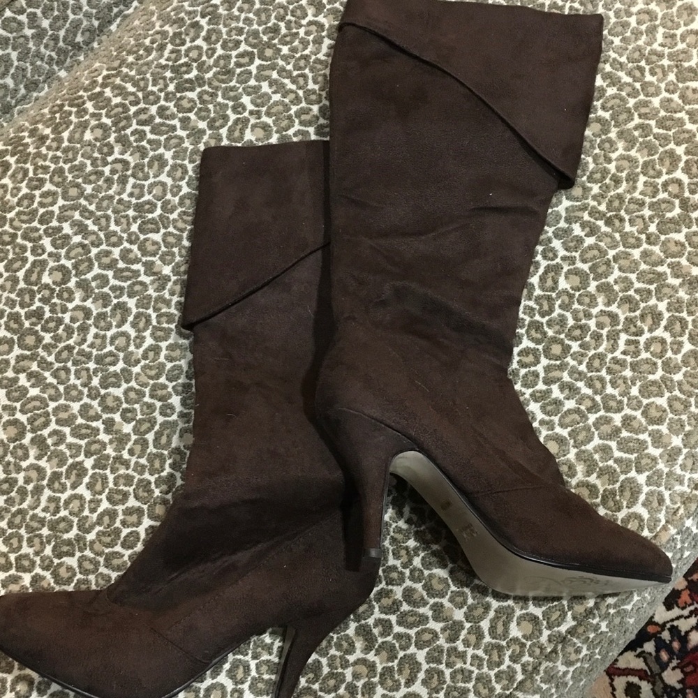 Boots - Picture 4 of 4