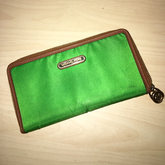 Michael Kors Handbags - FINAL DROP Michael Kors wallet