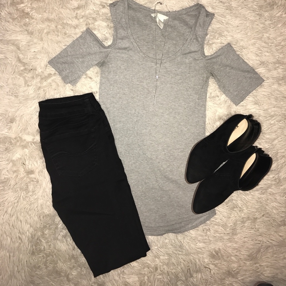 H&M Off the Shoulder Top💕