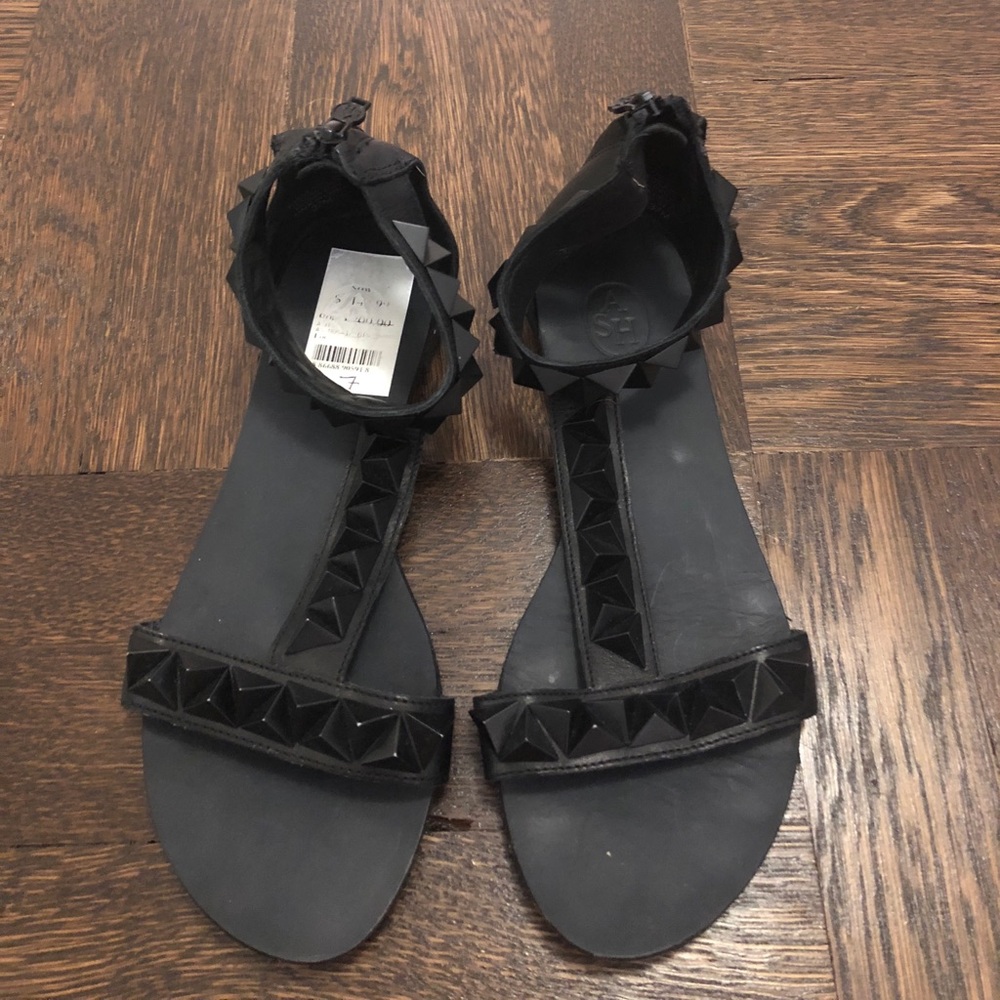 Ash Geometric Embossed Sandals