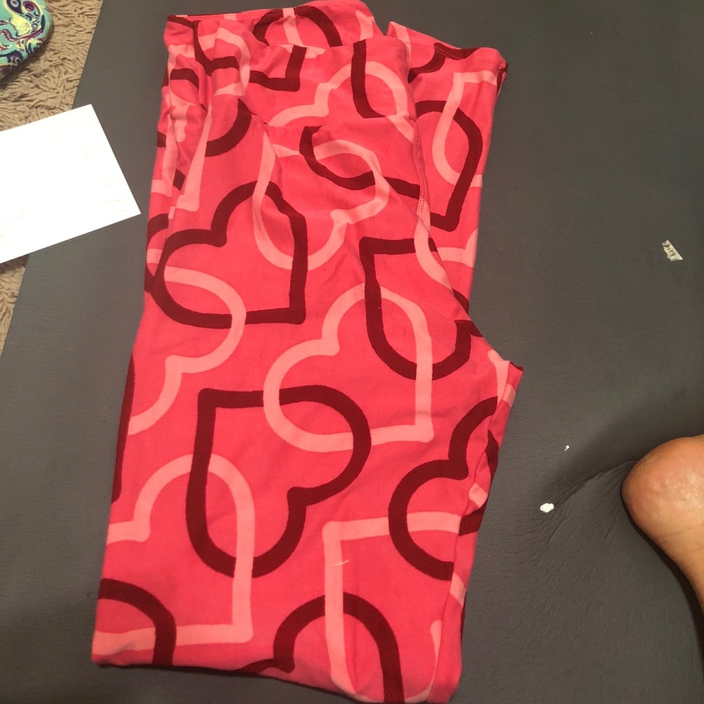 Lularoe Tc Valentine’s Day leggings.