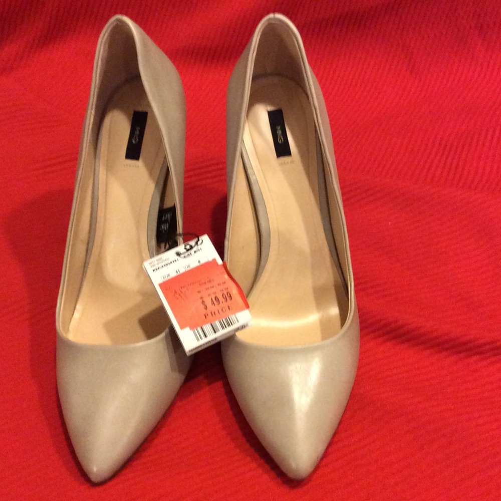 Authentic leather pump