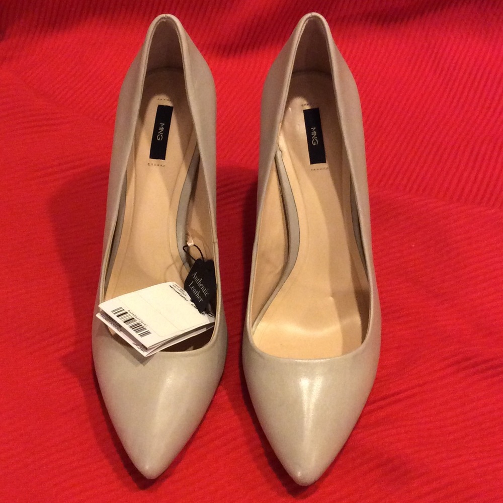 Authentic leather pump