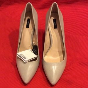 Authentic leather pump