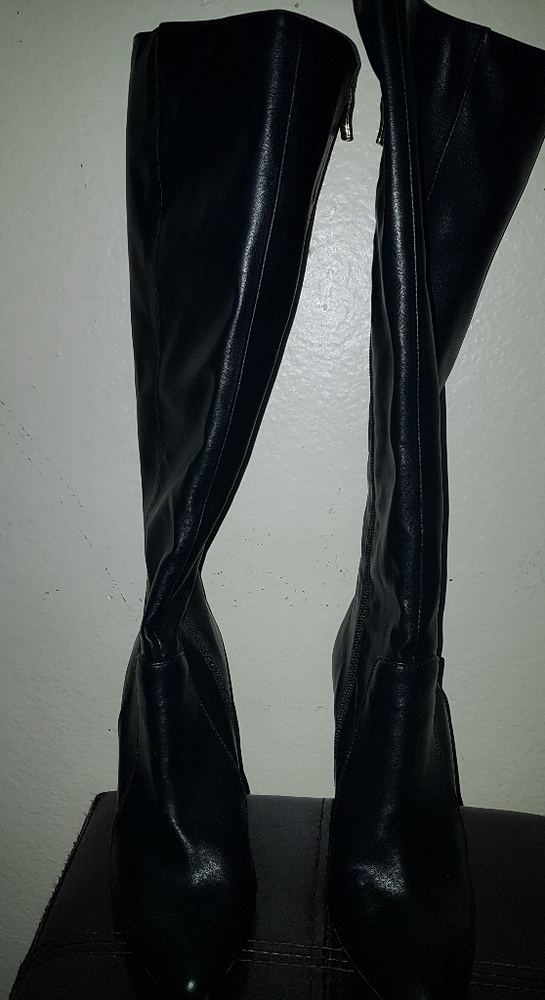 Shoes - Picture 2 of 4