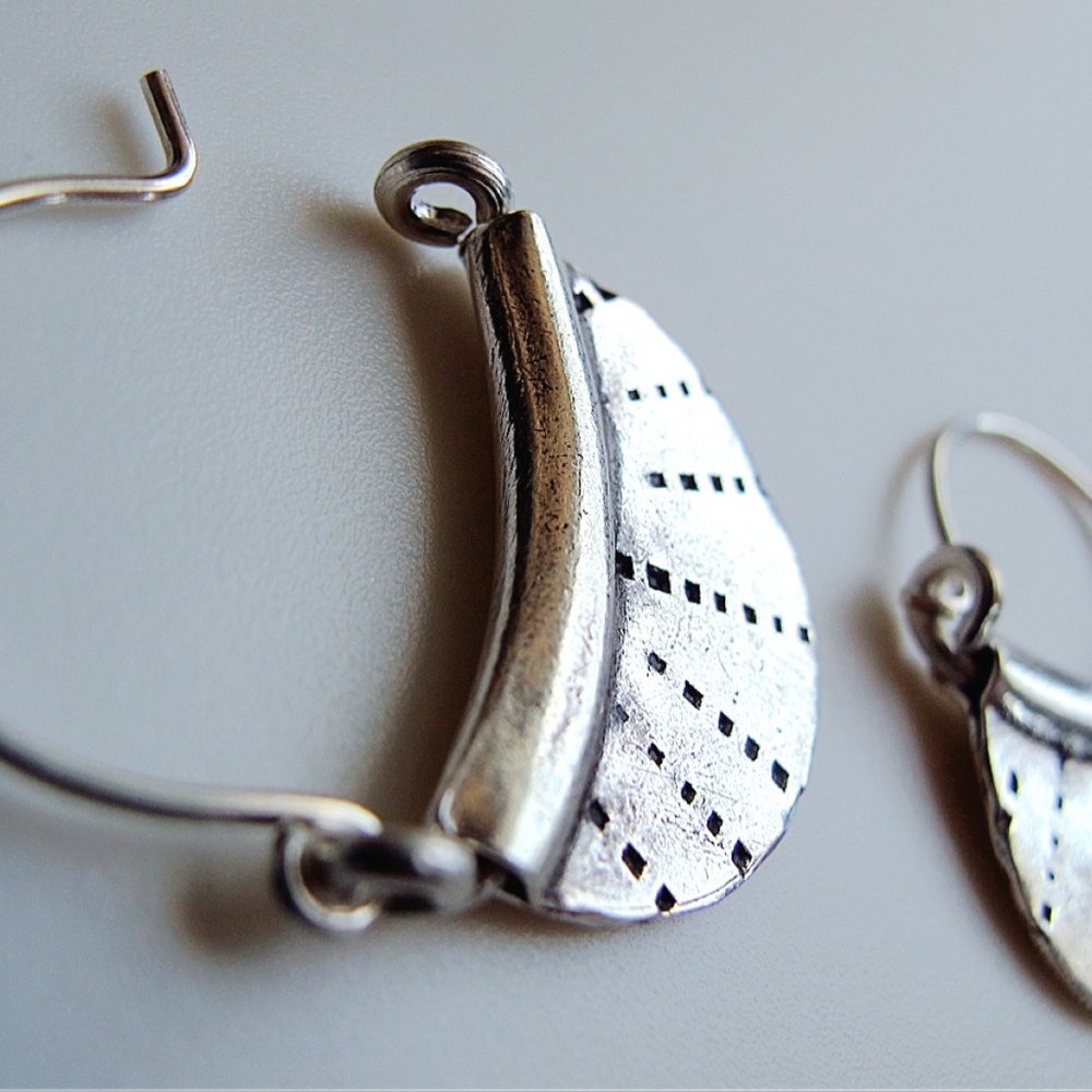 Earring - Picture 4 of 5
