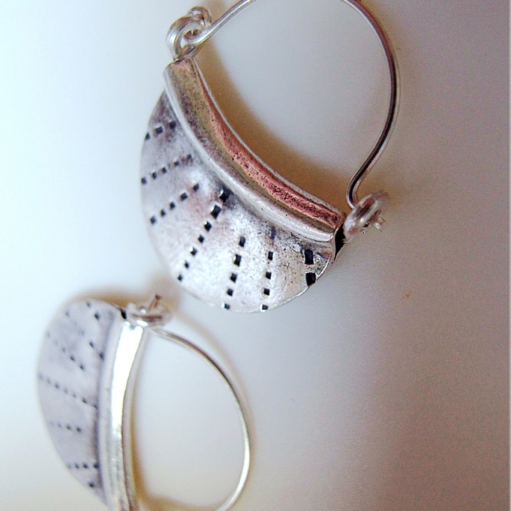Earring - Picture 3 of 5