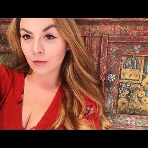 Meet your Posher, Cassandra