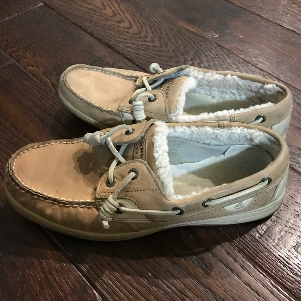 Sperrys with fur size 8.5